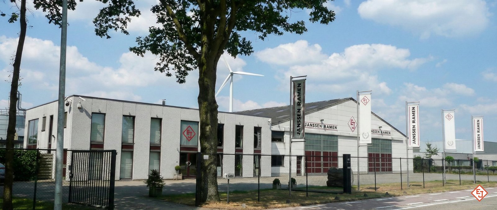 De toonzaal en het productieatelier van Janssen Ramen in Turnhout voor houten ramen op maat